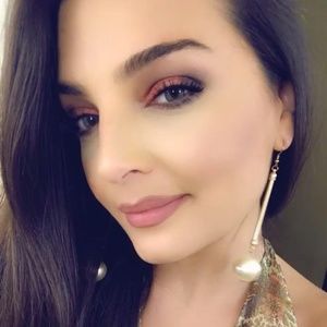 Meet your Posher, Yara